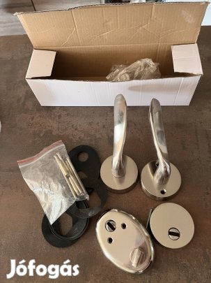 Kilincs és zár takaró bejárati ajtóra 