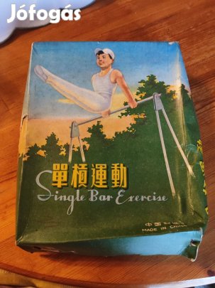 Kinai akrobata fiú lemez játék dobozával