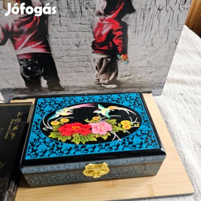 Kinai mintáju ékszer tartó doboz és paraván
