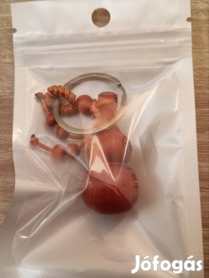 Kínai szerencsehozó, fa kulcstartó