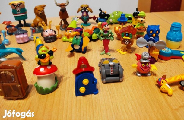 Kinderfigurák 45 db