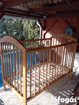 Kinőttük az állítható rácsos kiságyat, így eladóvá vált