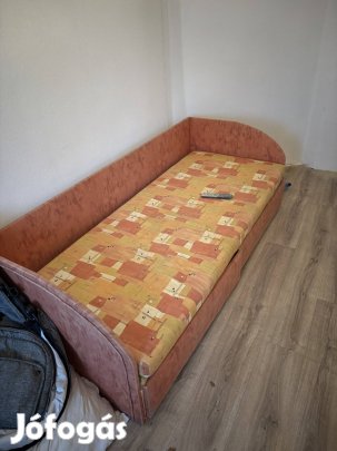 Kinyitható , ágyneműtartós kanapé
