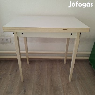 Kinyitható asztal