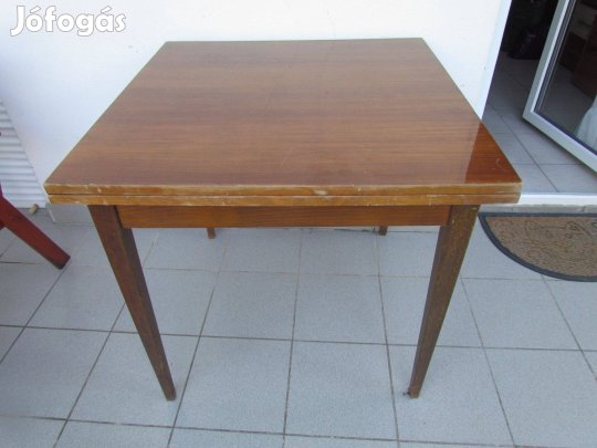 Kinyitható fa konyhaasztal