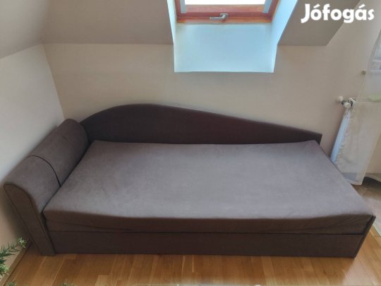 Kinyitható kanapé ágyneműtartóval