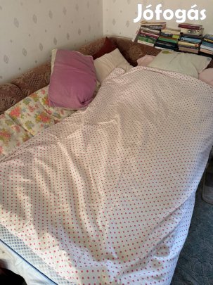 Kinyitható kanapé ágyneműtartóval