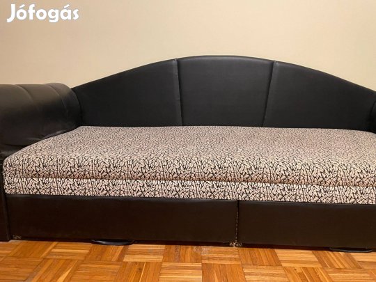 Kinyitható kanapéágy 2 ágyneműtartóval, 235 cm széles megkímélt álla
