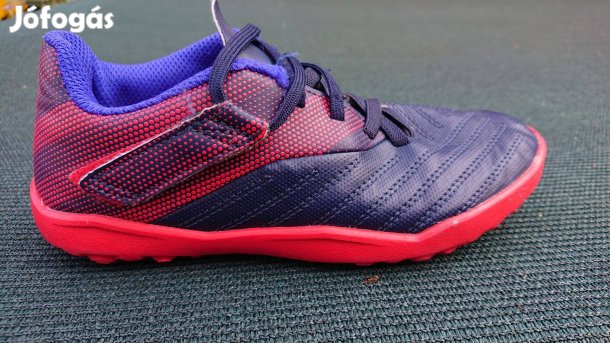 Kipsta 31-es fiú, műfüves focicipő, kék-piros színben