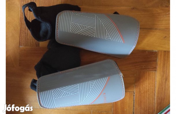 Kipsta lábszárvédő