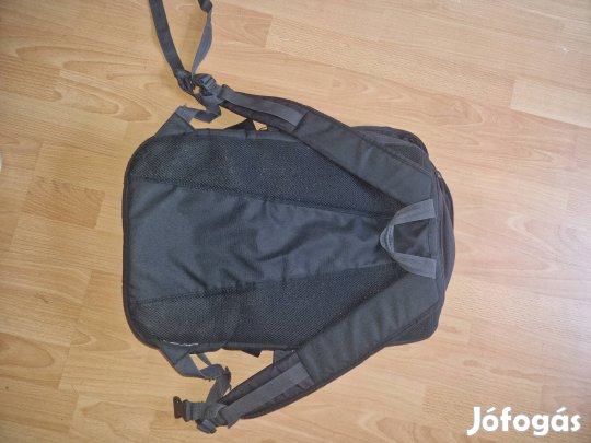 Kipsta maszív hátizsák fekete