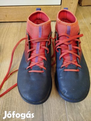 Kipsta műfüves foci cipő