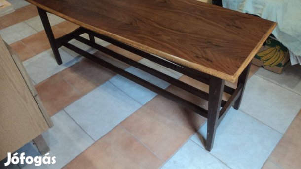 Kis asztal (kitűnő állapotban)