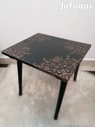 Kis asztal, lerakóasztal, asztal