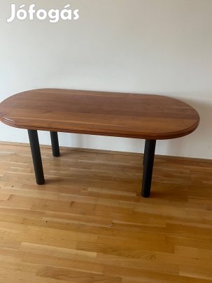 Kis asztal cseresznye