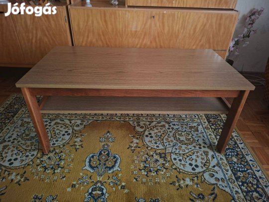 Kis asztal dohányzó asztal 115x95x50 eladó