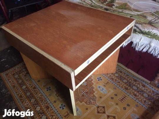 Kis asztal retró szétnyitható dohányzóasztal eladó