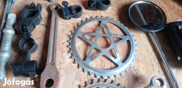 Kis doboz bicikli alkatrész