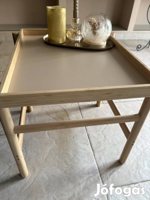 Kis dohányzóasztal