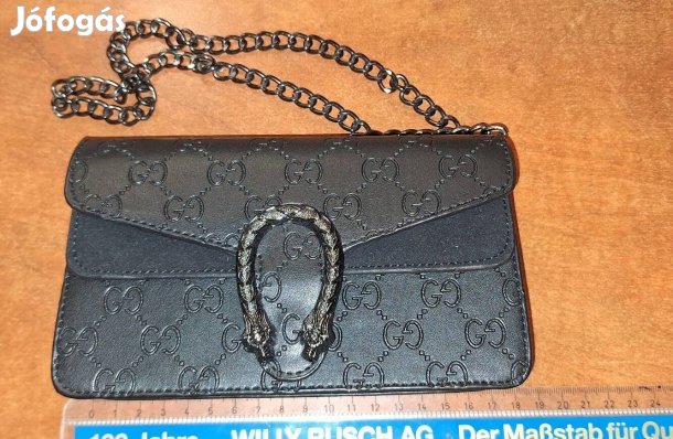 Kis fekete láncos alkalmi táska