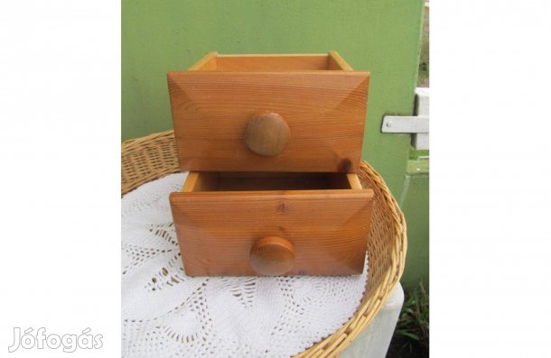 Kis fenyőfa fiók pár