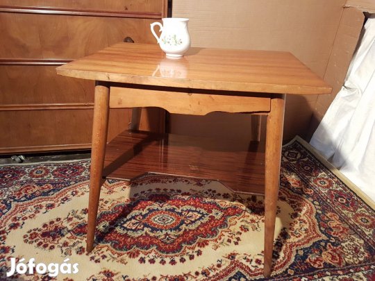 Kis fiókos asztal retró rádióasztal eladó