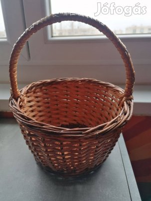 Kis fonott kosár