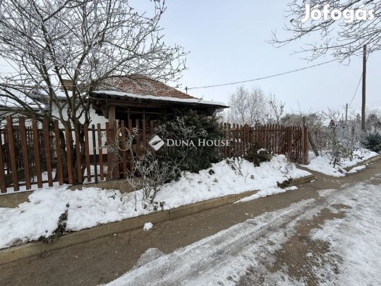 Kis házikó nagy telekkel a Vacsihegyből
