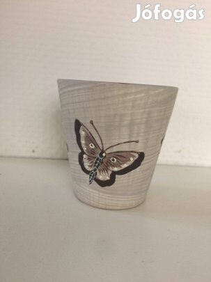 Kis kerámia kaspó kézzel festett pillangóval