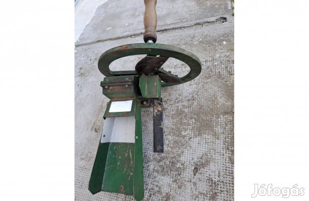 Kis kézi fű csalán és takarmányvágógép eladó