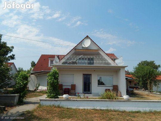 Kis lakóálom dunai panorámával Mohács Szőlőhegy