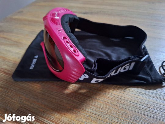 Kis lány síszemüveg