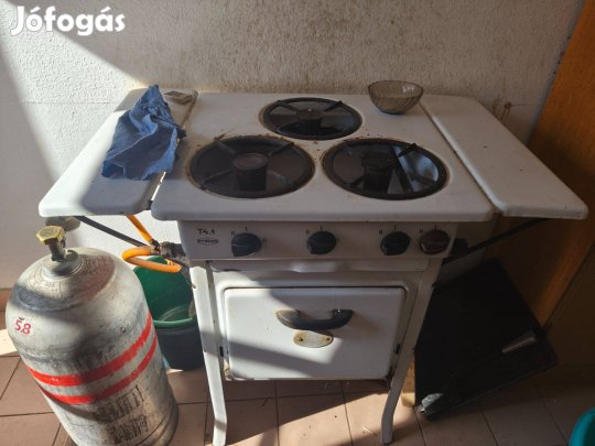 Kis magyar tűzhely gázpalackkal