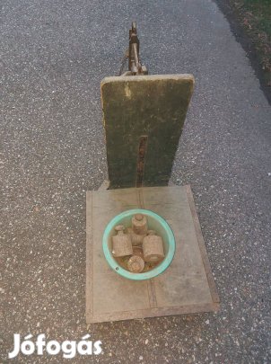 Kis mázsa mérleg súlyokkal