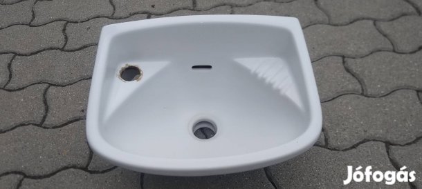 Kis méretű mosdó