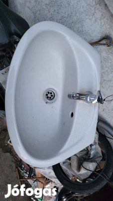 Kis méretü mozsdó csappal eladó