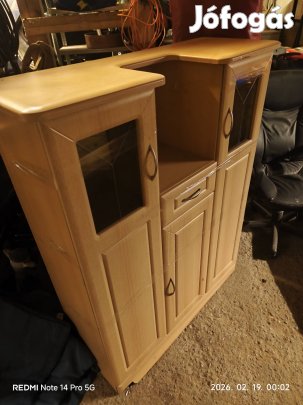 Kis méretű szekrény