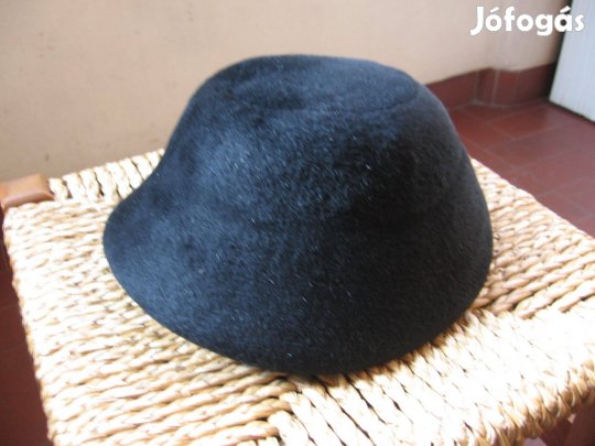 Kis női fekete kalap, kellék