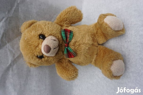 Kis plüss maci csokornyakkendővel eladó