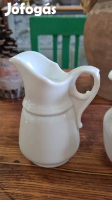 Kis porcelán kancsó, tejszínes