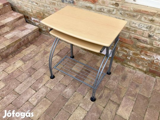 Kis számítógép asztal