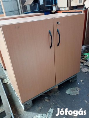 Kis szekrény