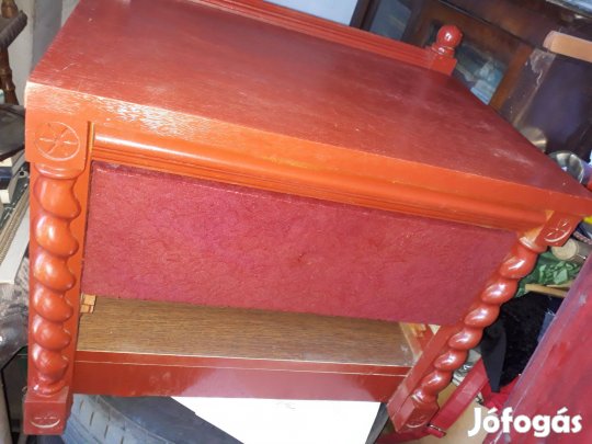 Kis szekrény remek áron!