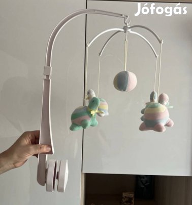Kis teknősös babaágyforgó vidám labdával (zenélő funkció nélkül)