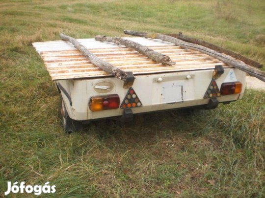 Kis traktorhoz,utánfutó eladó