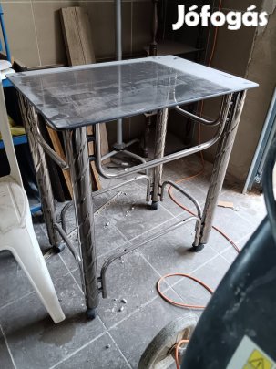 Kis üveg asztal