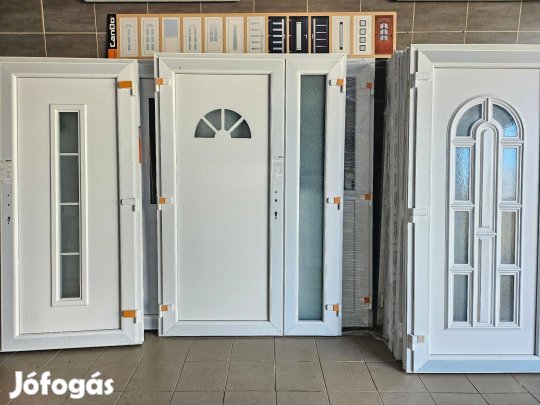 Kis üveges kétszárnyú bejárati ajtó- raktárról 138x208 cm