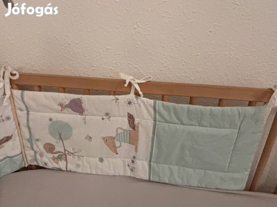 Kiságy, forgóval és rácsvédovel