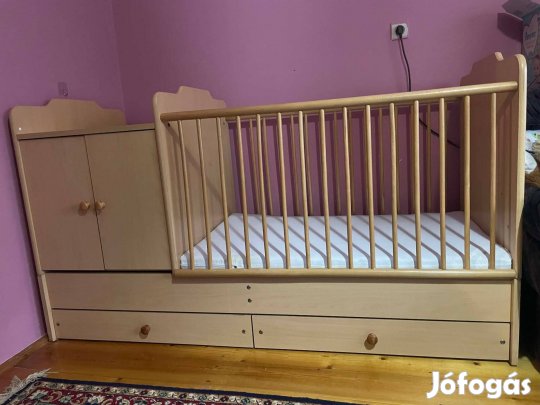 Kiságy, pelenkázó