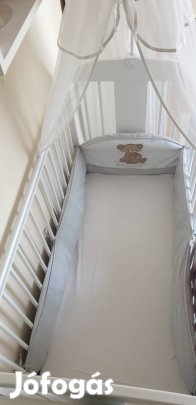 Kiságy ágyneműtartóval